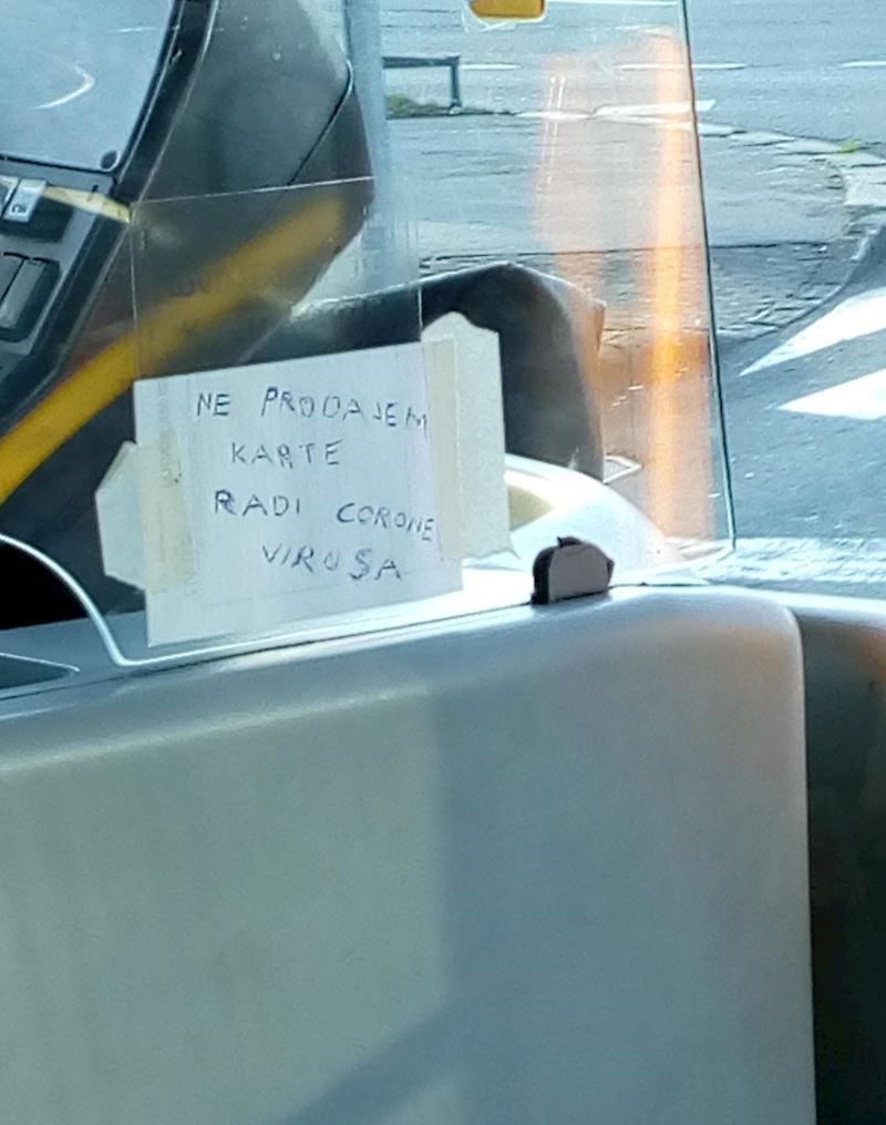 Obavijest je zalijepio na mjestu na kojem inače prodaje karte: