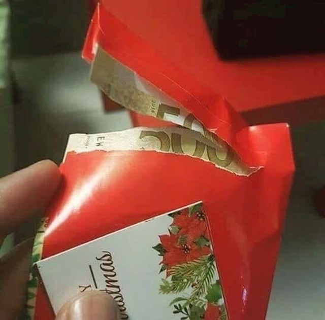 "Previše sam žurio kad sam otvarao bakin poklon."
