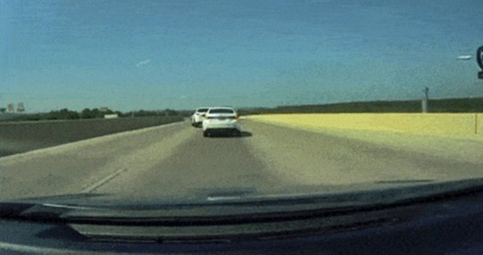 Auto kamera je snimila događaj na autocesti koji vozač nikad neće zaboraviti