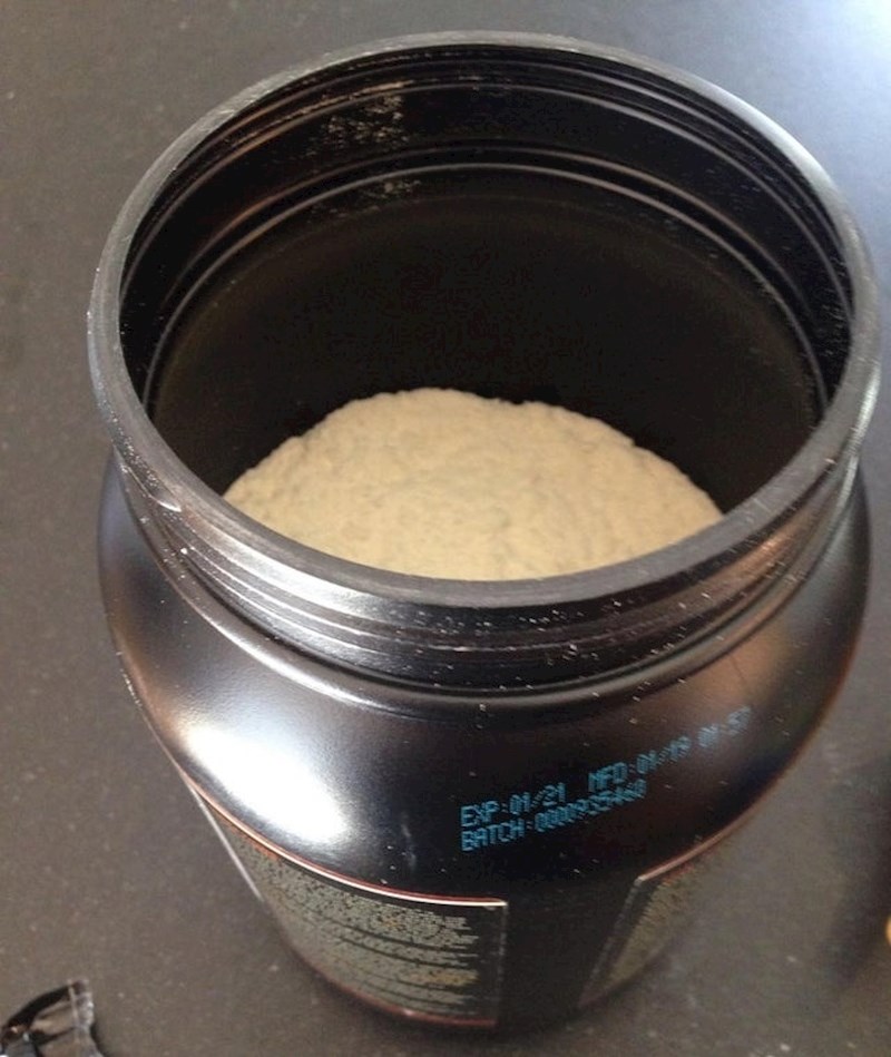 Kupio je nove proteine, pakiranje nije bilo ni do pola napunjeno prahom.