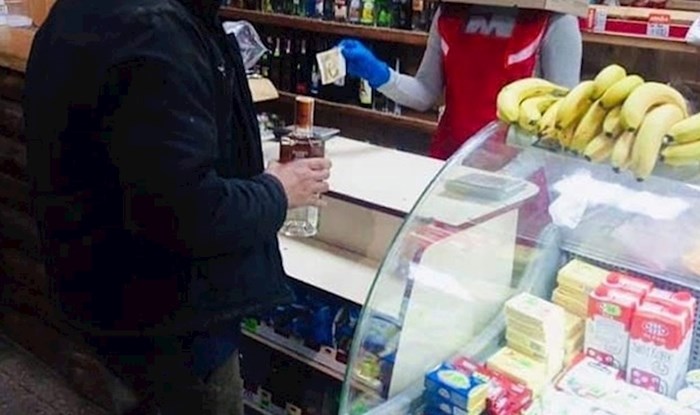 Zaštita protiv koronavirusa u jednom ukrajinskom dućanu nasmijala je društvene mreže