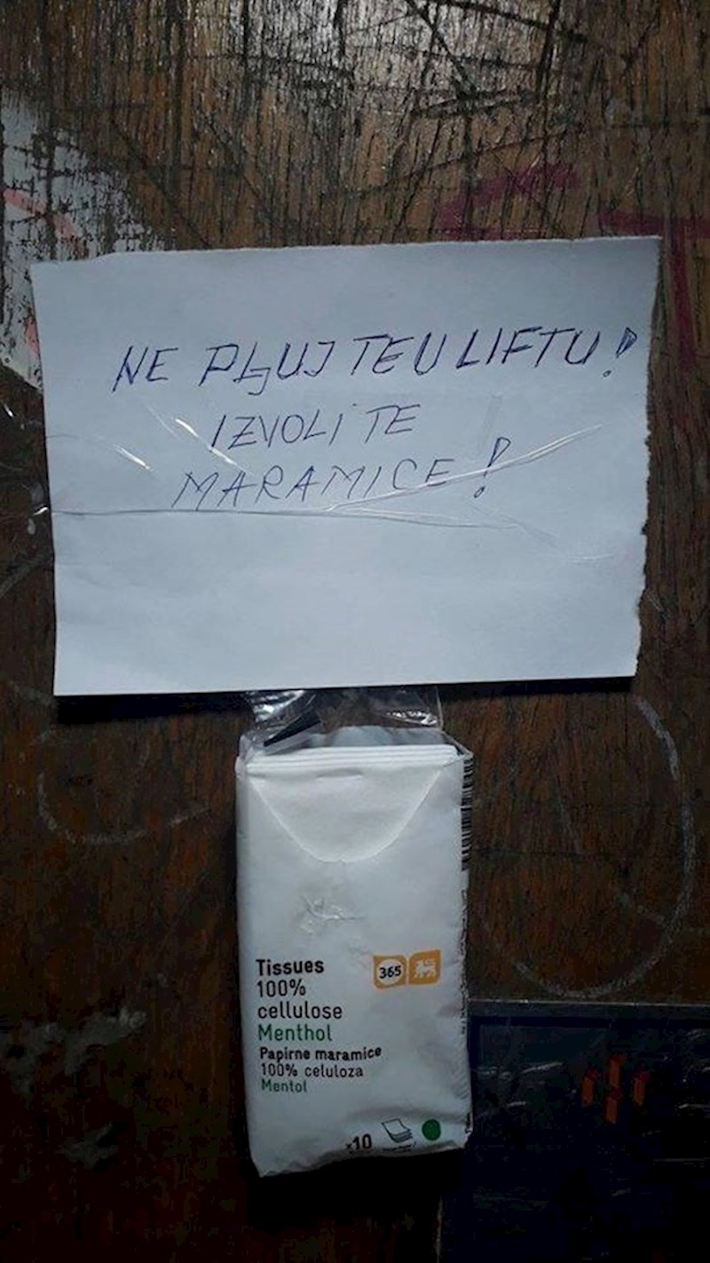 Evo što je zalijepio u liftu: