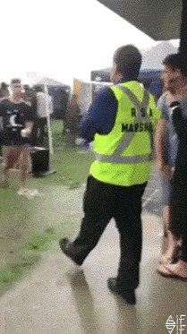 Netko je snimio što se dogodi kad na festivalu malo previše popiješ