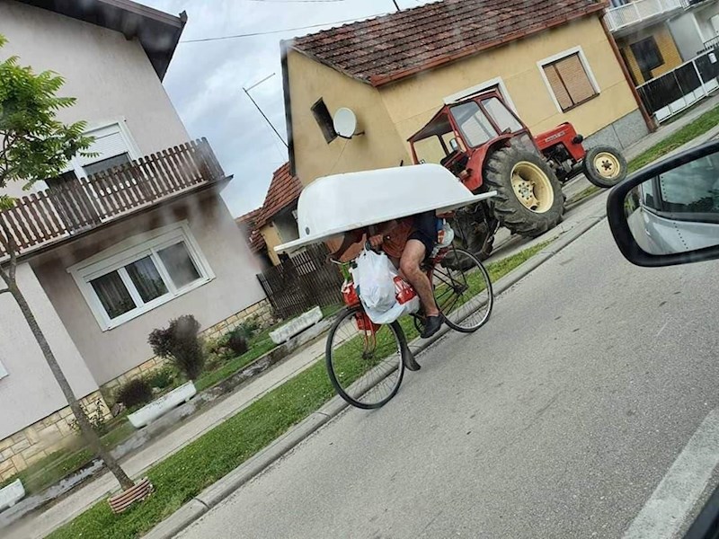 Pogledajte zbog čega je začudio prolaznike i vozače: