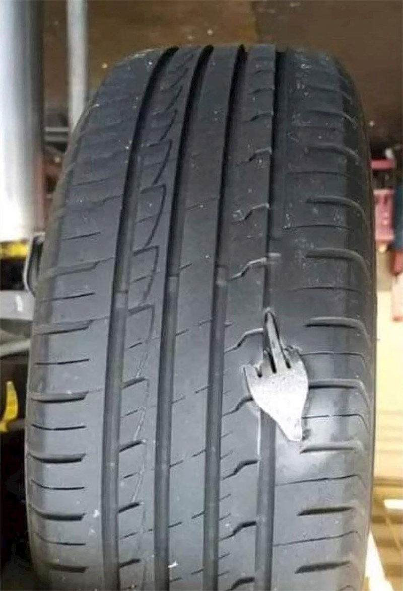 Sudbina je imala poruku za vlasnika ovog auta.