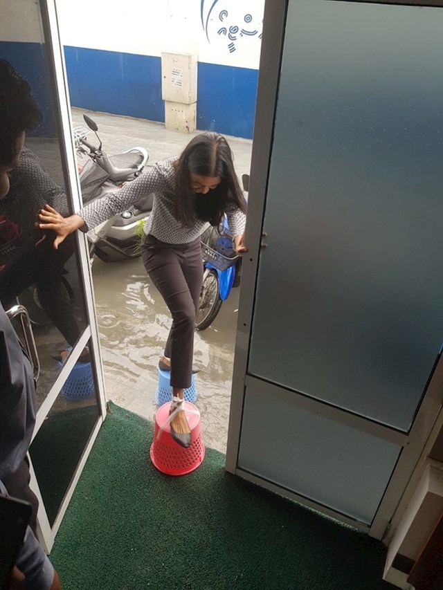 Ulice su poplavljene? Ma nema problema...