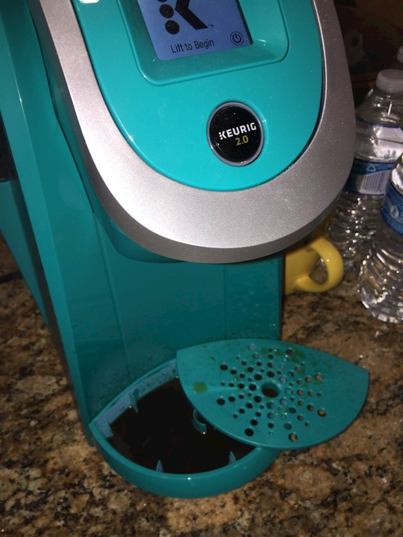 "Znaš da ti je stvarno potrebna kava kad je pokušaš napraviti bez šalice ili čaše."