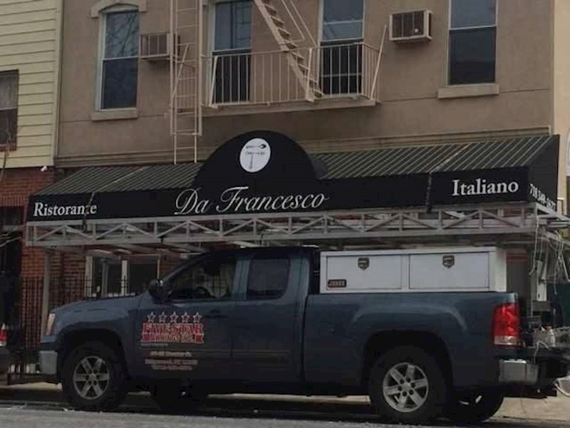 Vidite li zbog čega je čovjek pomislio da je netko njegov stan u prizemlju pretvorio u restoran?