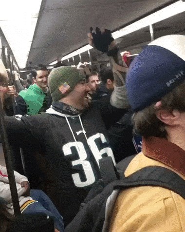 Amerikanac je zakasnio na metro, zabio se u stup i postao hit na internetu