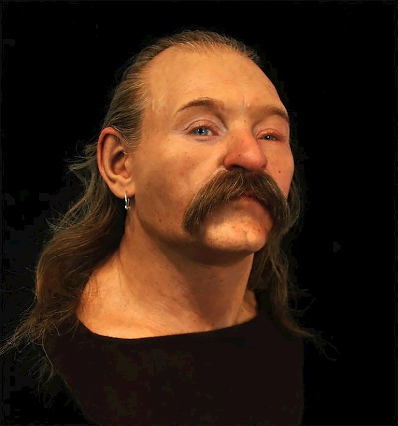 Muškarac koji je živio u Velikoj Britaniji u 6. stoljeću. Vjeruju da je bio vojnik i da je imao najmanje 45 godina kad je umro.