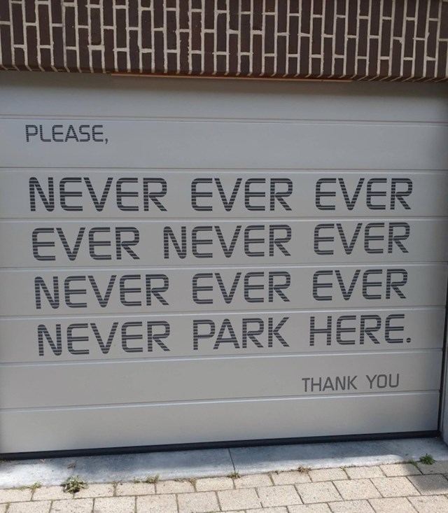 "Moj susjed je imao poruku za one koji parkiraju ispred njegove garaže."