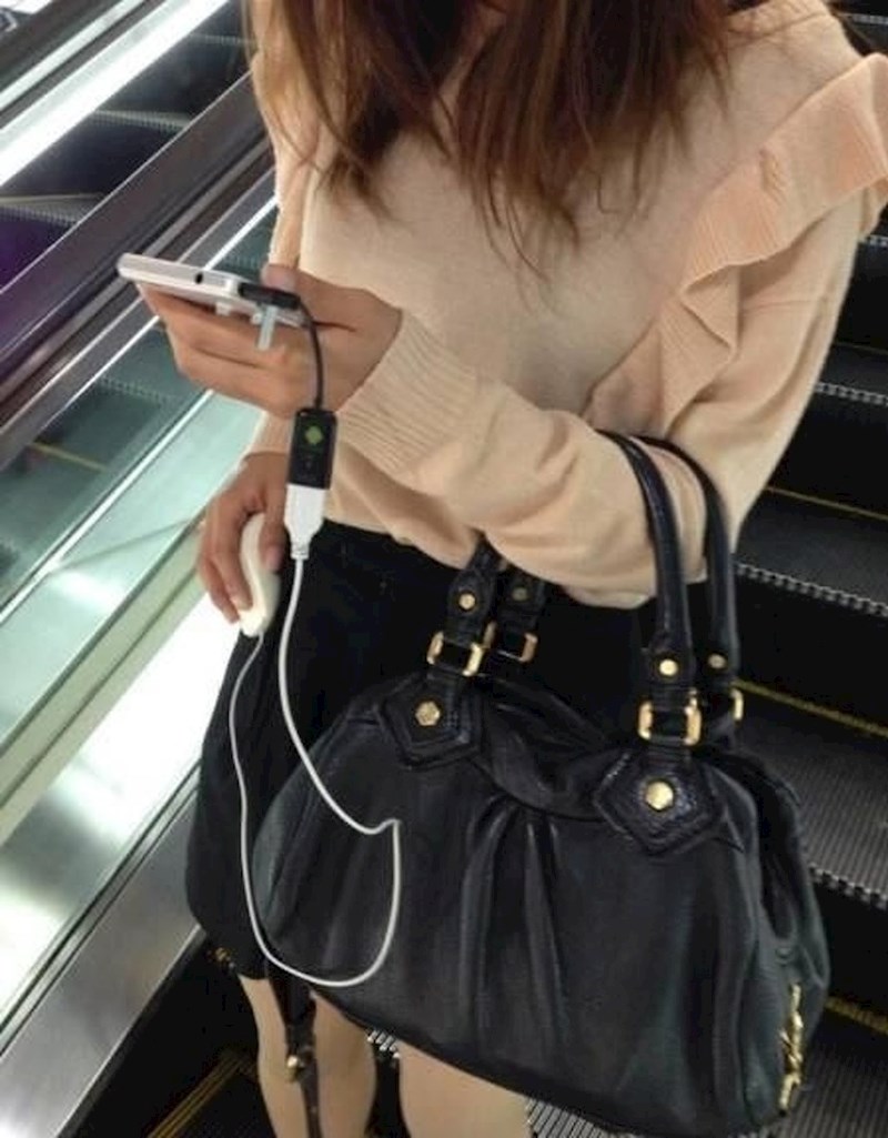 Zbog čega joj je trebao miš na mobitelu?