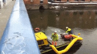 Pao je prvi snijeg, a grudvanje s vatrogascima prošlo je puno gore od očekivanog