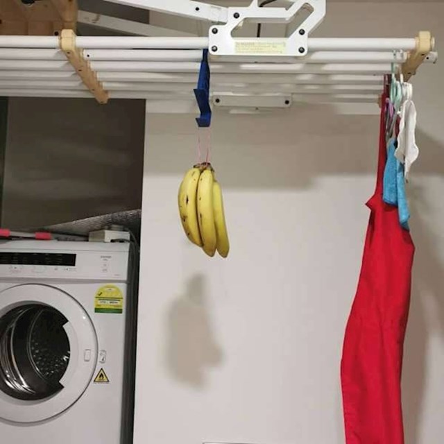 "Pogledajte gdje je moj muž objesio tek kupljene banane."