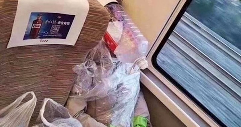 Internetom kruži čudna slika kineske putnice protiv koje koronavirus nema nikakve šanse