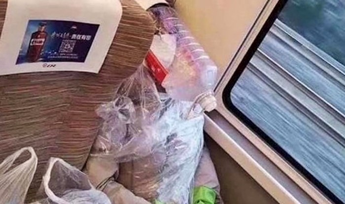 Internetom kruži čudna slika kineske putnice protiv koje koronavirus nema nikakve šanse