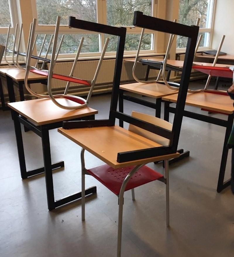 Stolica na stolu ili stol na stolici, sve je to isto...