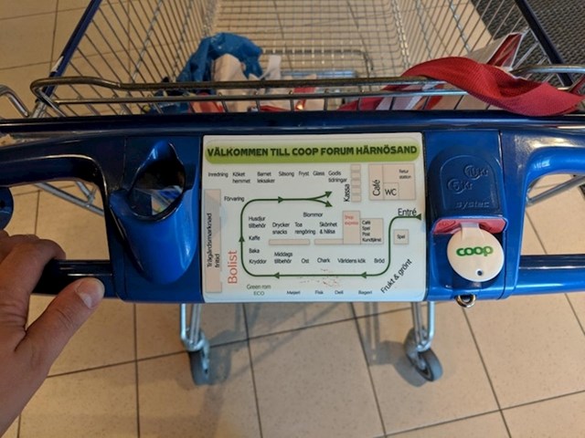 Na kolicima u švedskim trgovinama možete pronaći karte trgovine.