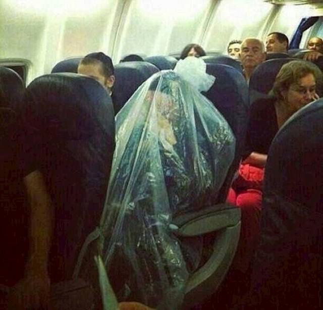 Netko je tijekom leta ušao u plastičnu vrećicu...