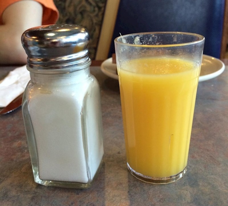 "Naručio sam mali sok. Nisam znao da je baš ovoliko mali."