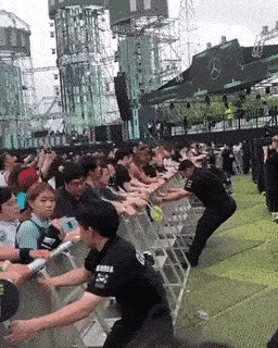 Nije lako biti zaštitar na koncertu, pogledajte što su ovi ljudi morali raditi