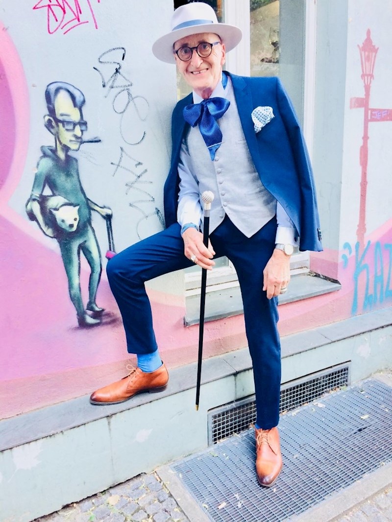 Ovaj djedica i sa 104 godine jako brine o svom izgledu.