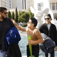 GENIJALNA FORA Djevojka ga zvala dok se zabavljao u gradu, on odglumio da leži u krevetu!