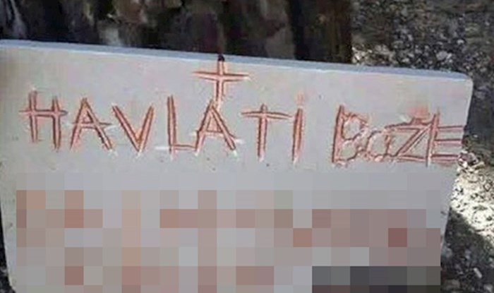 Netko je u Dalmaciji slikao spomenik kakav još niste vidjeli, evo što je pisalo na njemu