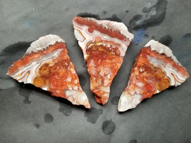 Minerali koji izgledaju kao komadi pizze