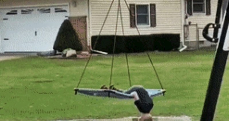 Mama je primijetila da nešto nije u redu s njenim djetetom, pogledajte što je radilo u dvorištu