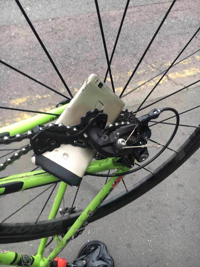 "Bicikl mi je pojeo mobitel."