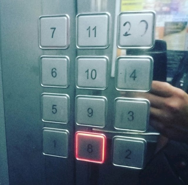 Tko je postavljao tipke u ovom liftu?!