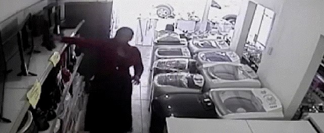 Svi su ostali šokirani kad su vidjeli kako je ova žena pokušala ukrasti manji televizor