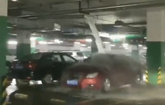 KAKAV NESRETNIK! Kad se vratio do svog auta, shvatio je da ga je parkirao na najgorem mogućem mjestu