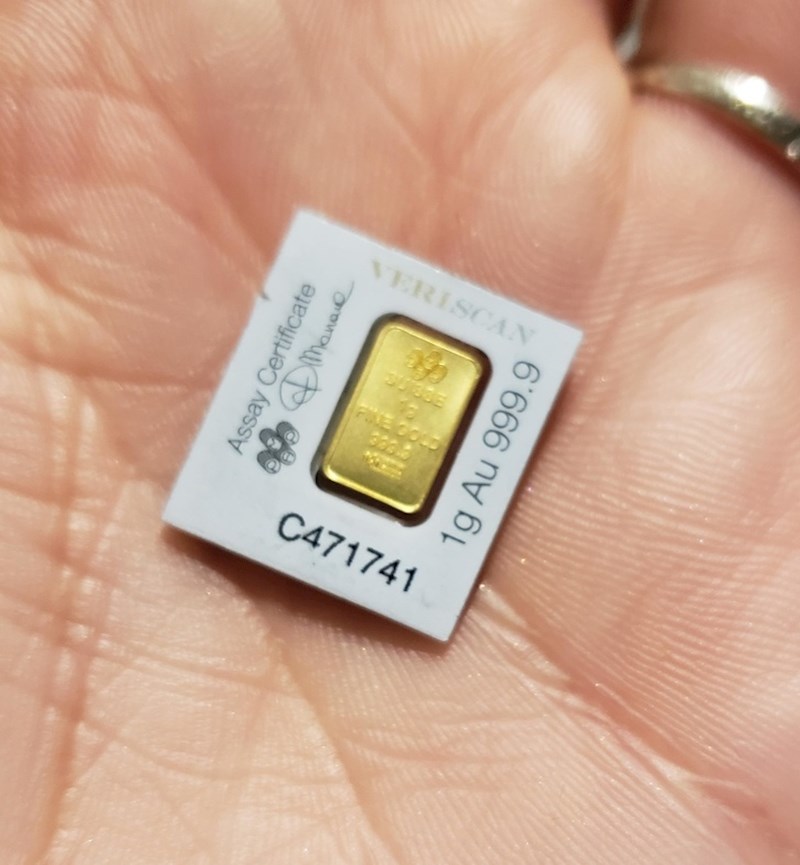 Pogledajte koliki je zapravo 1 gram zlata u ljudskoj ruci...