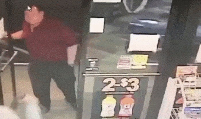 Bizarna snimka iz supermarketa prikazuje lika kojeg naoružani pljačkaš nije nimalo zabrinuo