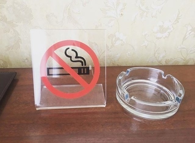 Zabranjeno pušenje. Evo vam pepeljara. Hvala.