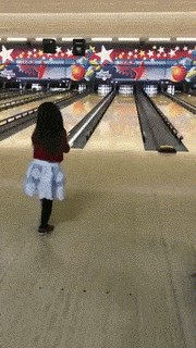 Klinka je prvi put bila u kuglani, roditelji su snimili neočekivani uspjet svog djeteta