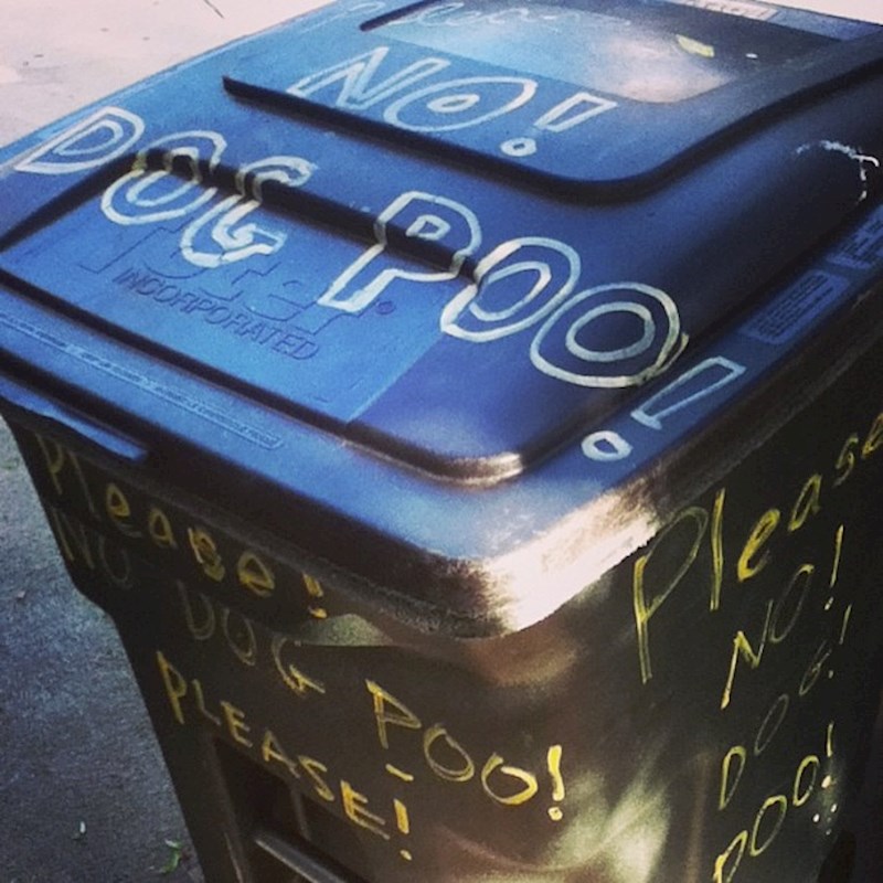 Susjed je svima htio dati do znanja da ova kanta nije za pseću kakicu.