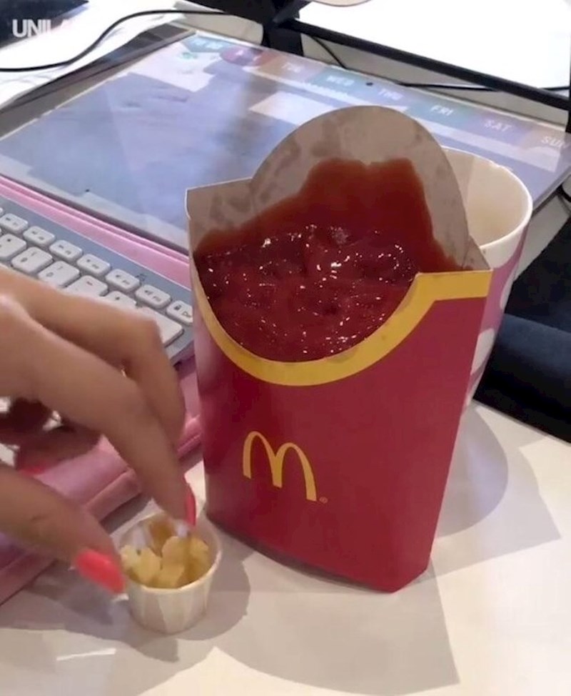 Kako u paralelnom svemiru jedu hranu iz McDonald'sa...