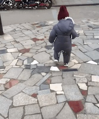 (Pre)oprezni dječačić će vas nasmijati do suza: Vidio je da se mora "spustiti", imao je posebnu proceduru