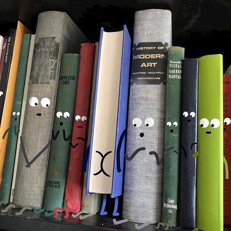 Čak i najdosadnije knjige postanu zanimljivije kad im se doda par detalja...