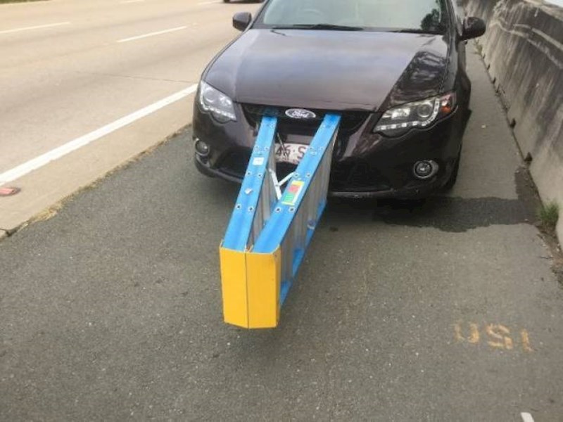 Slučajno se zabio u ljestve.