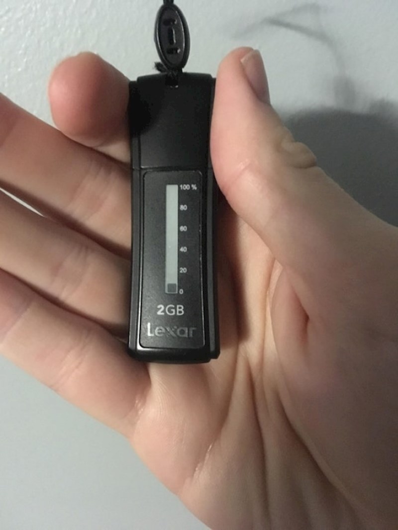 USB stick na kojem vidite koliko još ima slobodnog mjesta