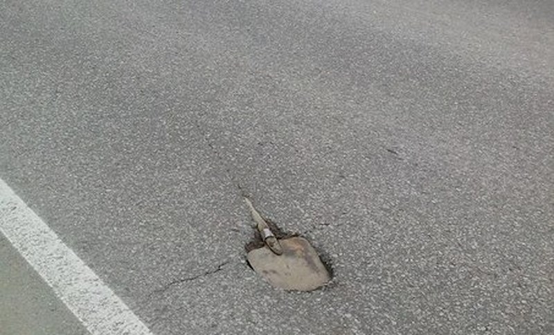 Kad je vidio što se dogodilo, radnik je očito odustao...