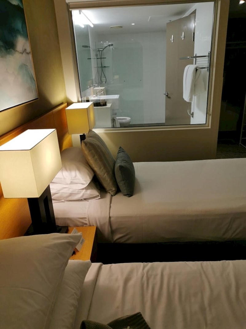 "U našoj hotelskoj sobi smo imali prekrasan pogled na... kupaonicu."