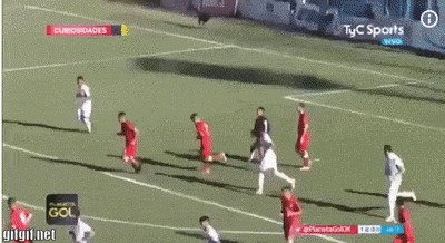 Vrataru se dogodila nevjerojatna glupost, no gol je spasio neočekivani gost na terenu