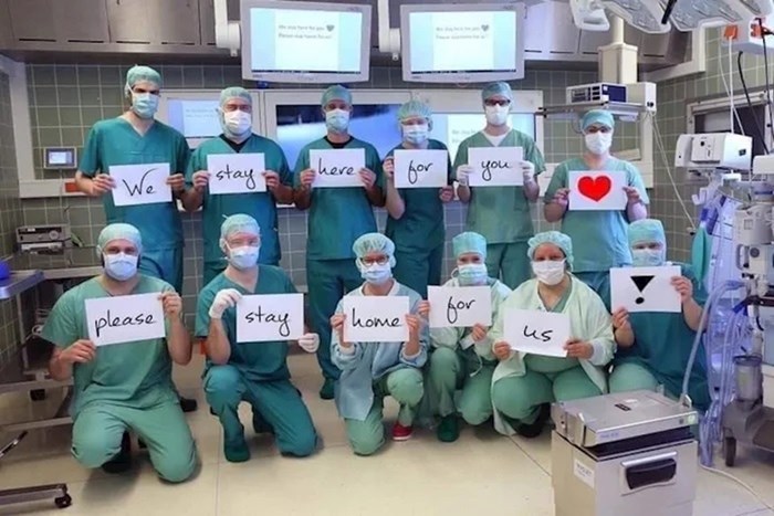 Doktori su se slikali u bolnici i javnosti poslali važnu poruku o koronavirusu