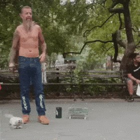 Ulični izvođač je svojim nevjerojatnim talentom uspio zbuniti čak i psa