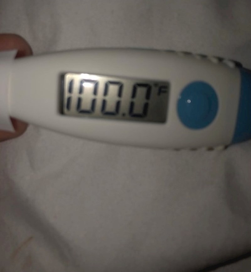 Djevojka mu je poslala sliku toplomjera kako bi mu pokazala da ima povišenu temperaturu (100 Fahrenheit = 37.8°C), on je mislio da je na slici test za trudnoću koji pokazuje da je vjerojatnost trudnoće 100%.